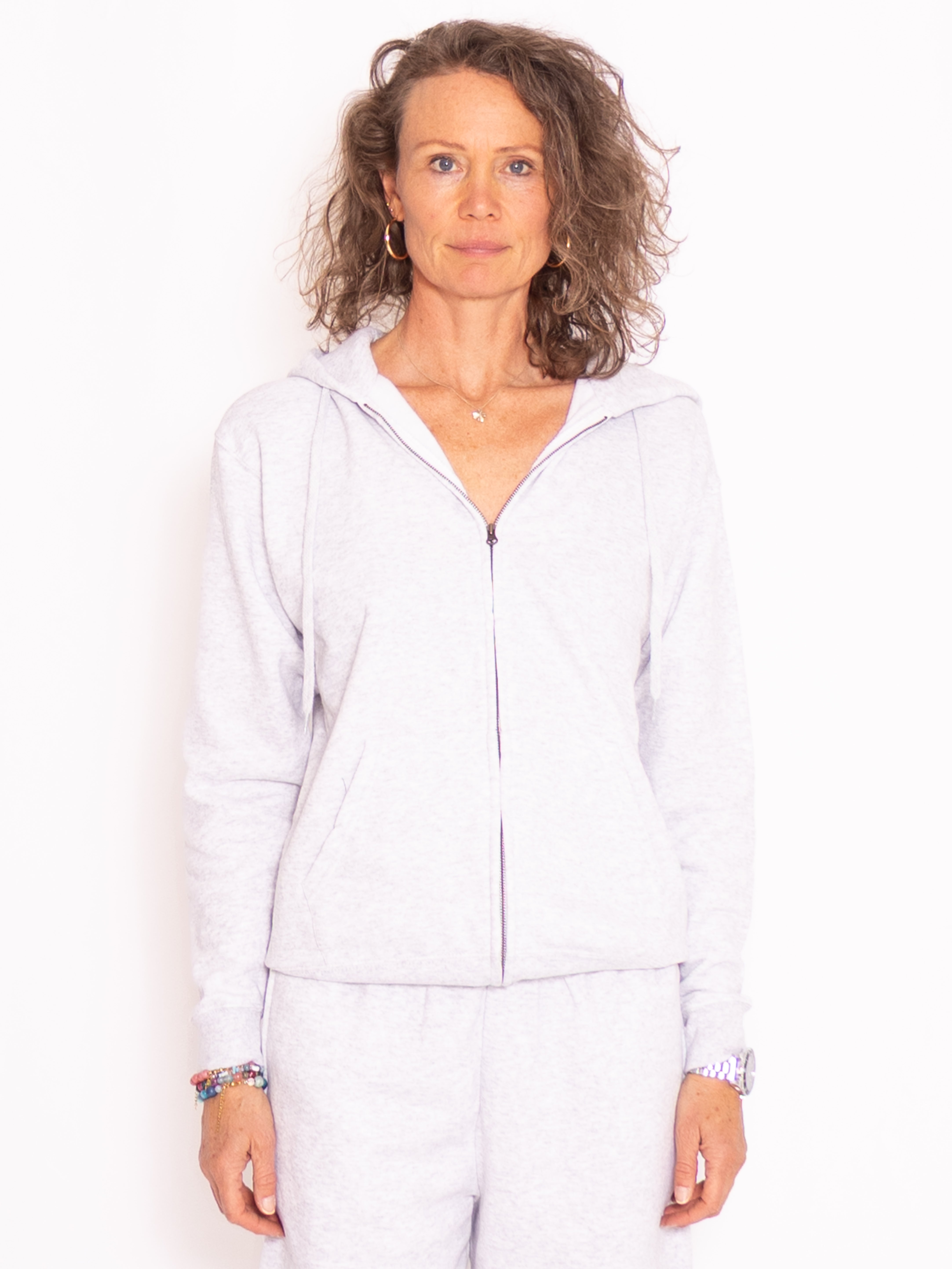 grey | 181 | M | women